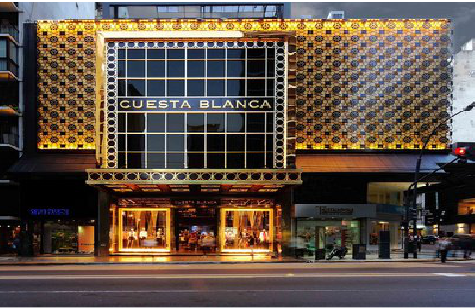 灵川门头设计与商业空间的纽带。